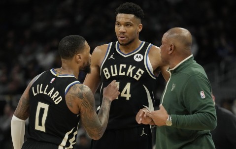 NBA转会大地震！快船队本·西蒙斯、乔尔·恩比德加盟，阵容升级挑战西部霸主